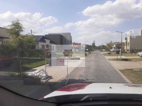 Excelente terreno de 300 mt2 , dentro de barrio cerrado en Ezeiza