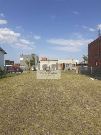 Excelente terreno de 300 mt2 , dentro de barrio cerrado en Ezeiza