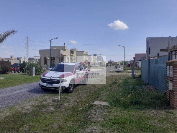Excelente terreno de 300 mt2 , dentro de barrio cerrado en Ezeiza