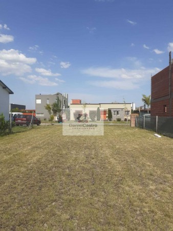 Excelente terreno de 300 mt2 , dentro de barrio cerrado en Ezeiza
