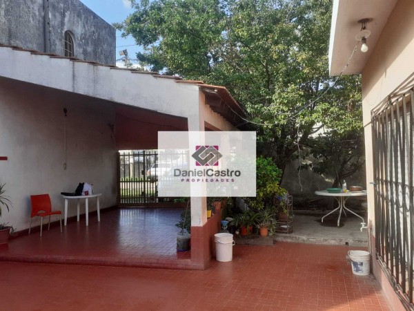 Casa en esquina con local y Departamento , Rafael Castillo