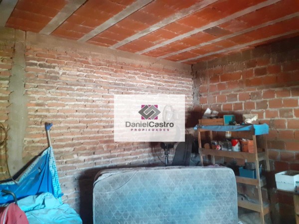 Casa en esquina con local y Departamento , Rafael Castillo