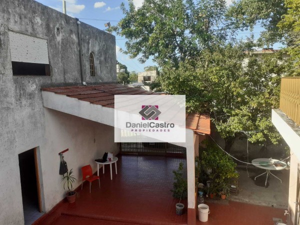 Casa en esquina con local y Departamento , Rafael Castillo