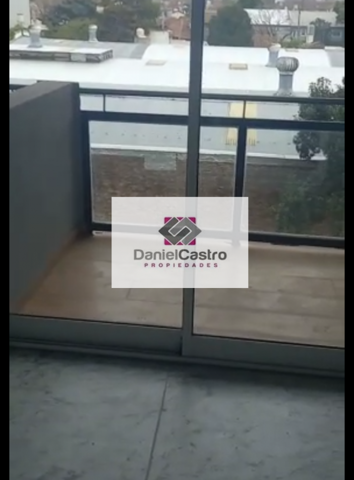 Departamento 2 ambientes con balcon , zona Moron centro