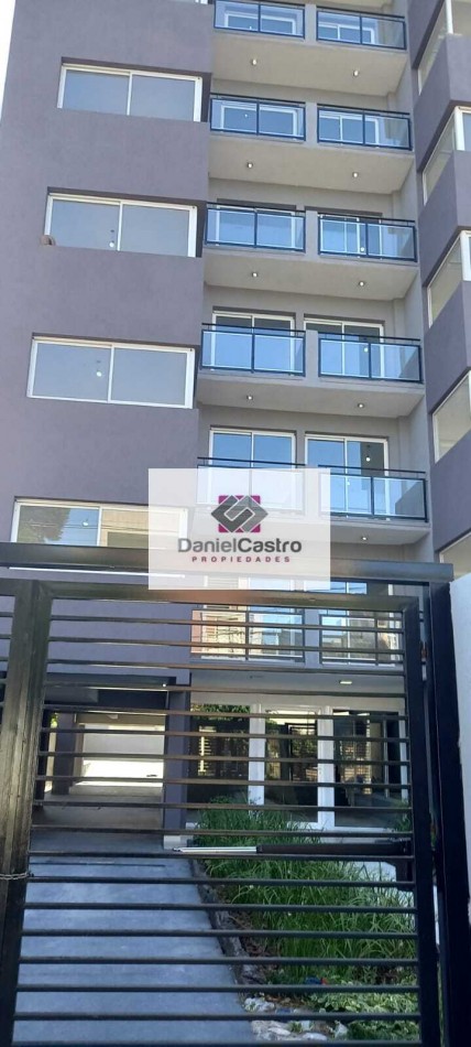 Departamento 2 ambientes con balcon , zona Moron centro