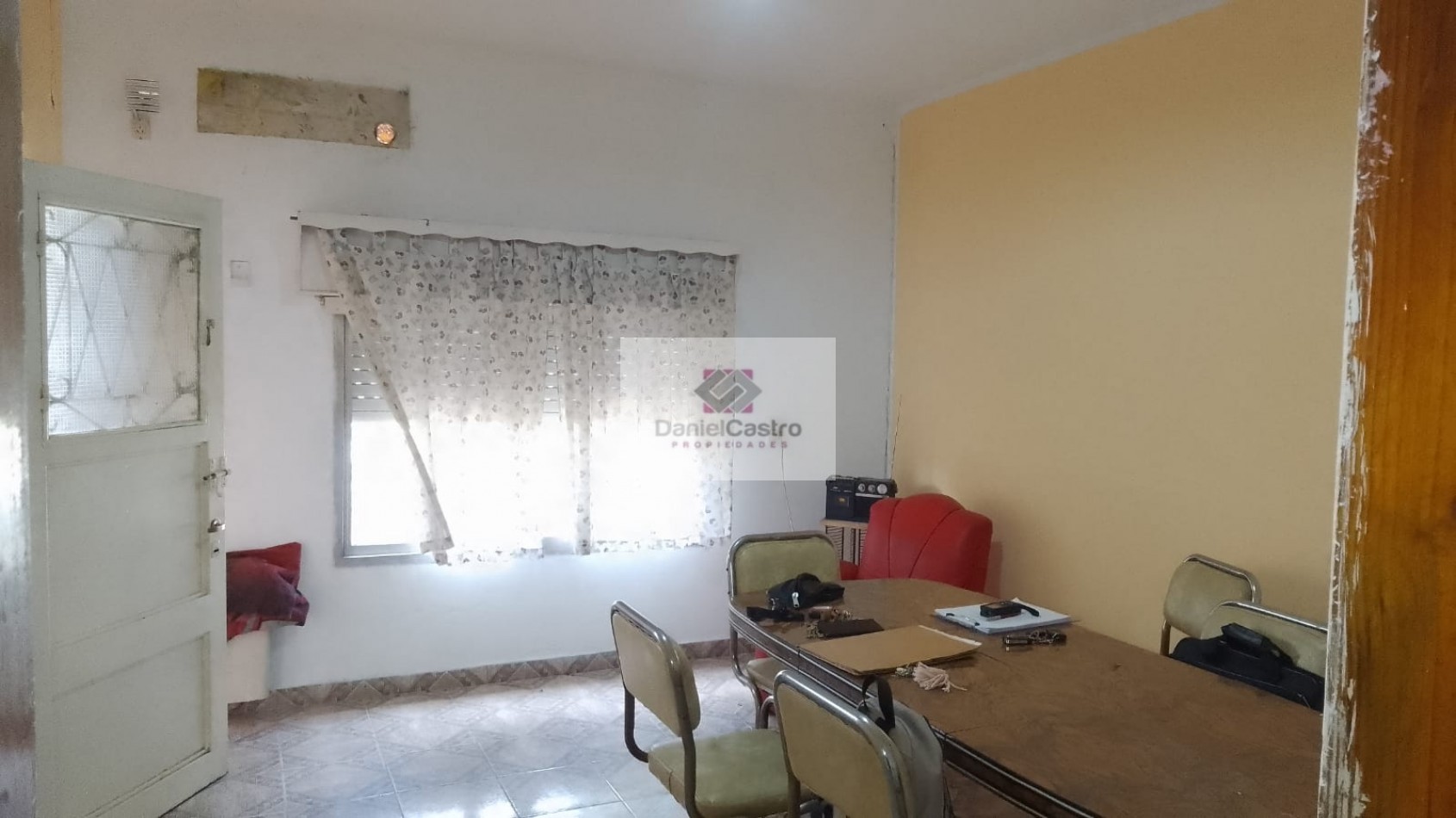 Vivienda multifamiliar con local , en venta , zona Isidro Casanova