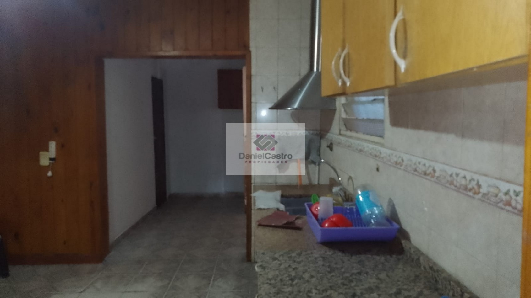 Vivienda multifamiliar con local , en venta , zona Isidro Casanova