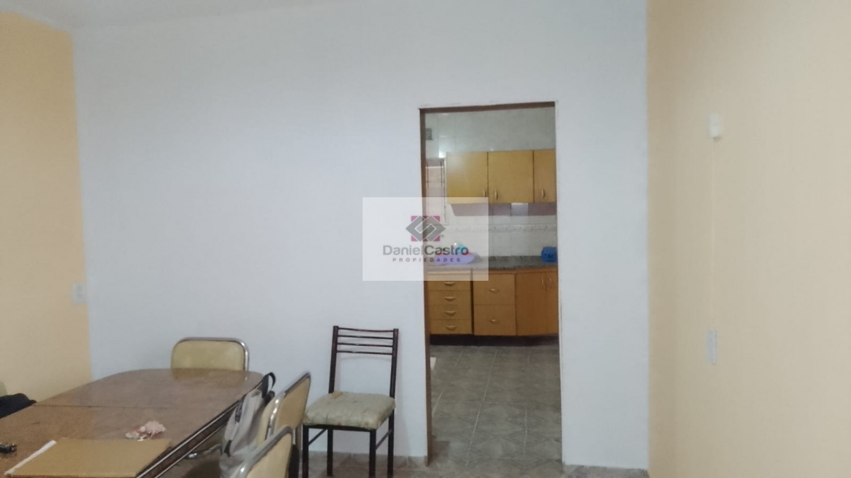 Vivienda multifamiliar con local , en venta , zona Isidro Casanova