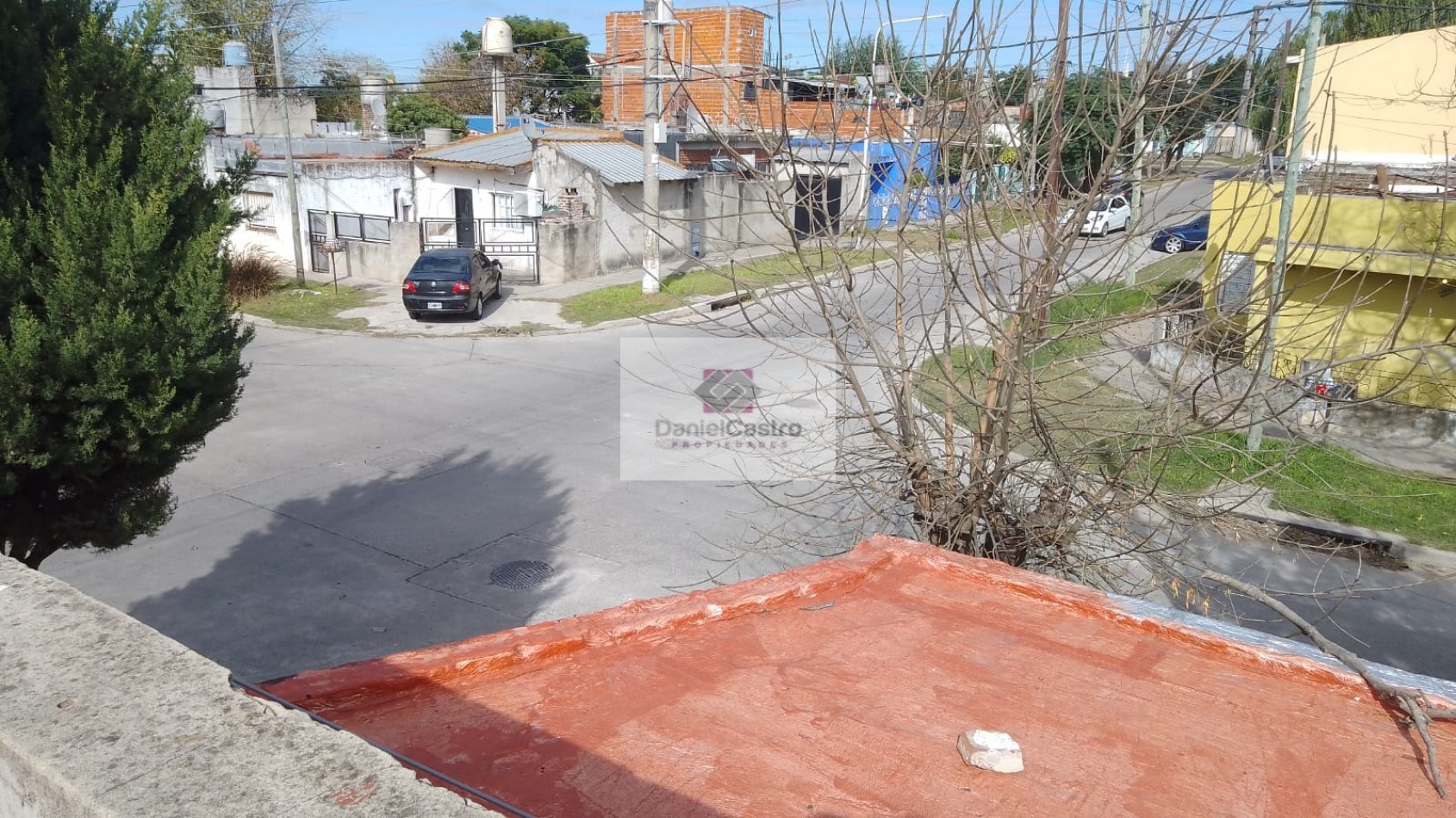 Vivienda multifamiliar con local , en venta , zona Isidro Casanova