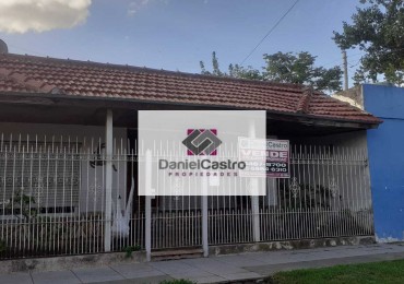 Casa en esquina con local y Departamento , Rafael Castillo