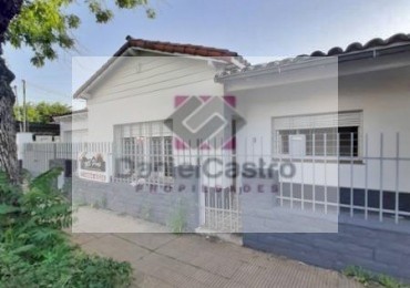 Chalet APTO CREDITO , zona Moron .